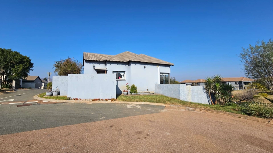3 Bedroom Property for Sale in Gateway Manor North West